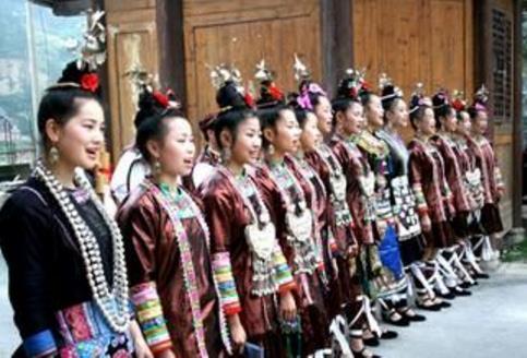 侗族的简介侗族的服饰侗族风俗及传统节日