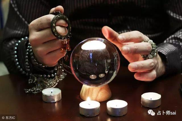 巫师的未来交给透明水晶球占卜算命