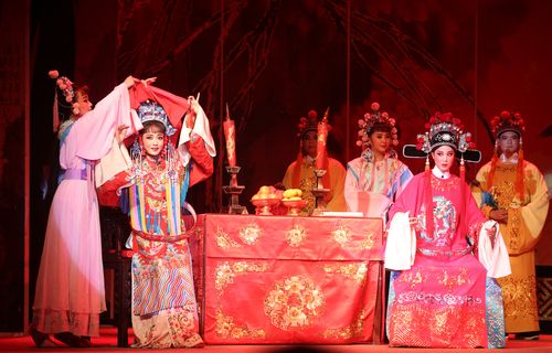 大夏舞台:韩再芬携五位国家一级演员上演黄梅戏《女驸马》全本