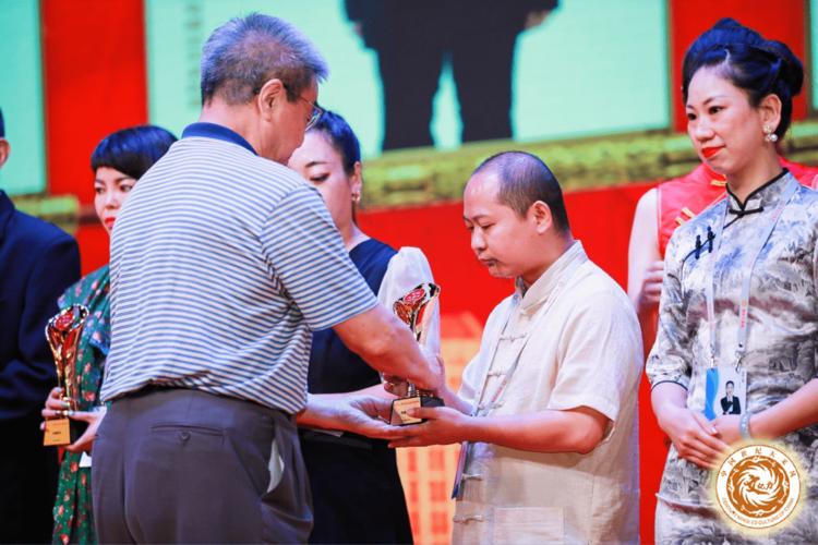 金牌风水命理师李明易先生受邀第21届中国世纪大采风年度盛典